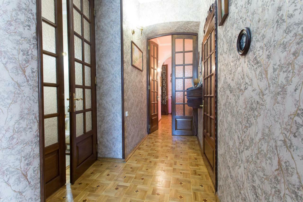Apartment In The Center Of Harkov Kültér fotó